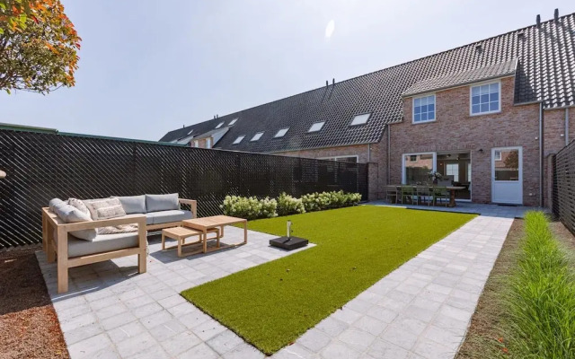 Modern House Julie With Spacious Garden and Garage