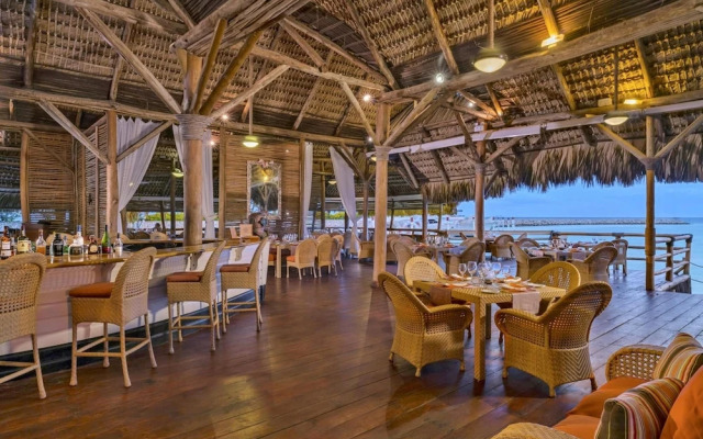 Luxury Villa With Heated Pool Jacuzzi Full Staff