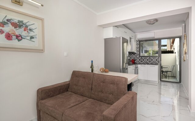 Elvira City Apartment