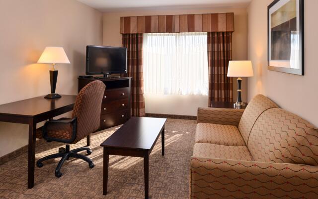 Holiday Inn Express and Suites Fairmont by IHG