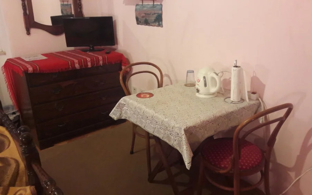 Rooms-House With Garden
