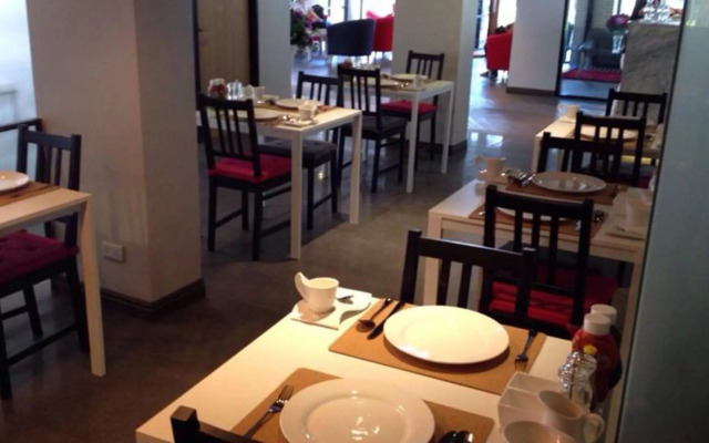 Ratchada Point Hotel