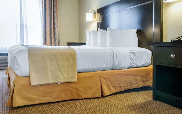 Quality Inn  Suites Gallup I-40 Exit 20