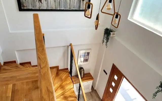 Beautiful Villa Within Easy Distance to Attraction