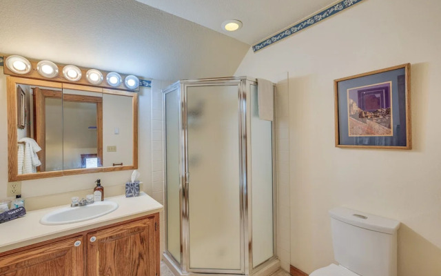 Spacious Ouray Townhome - Walk to Hot Springs!