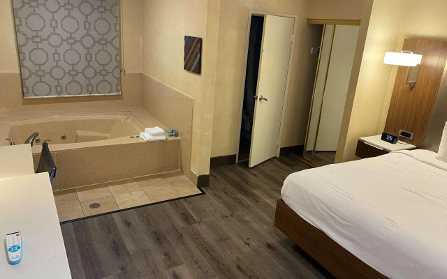 Best Western Hollywood Plaza Inn Hotel - Hollywood Walk of Fame LA