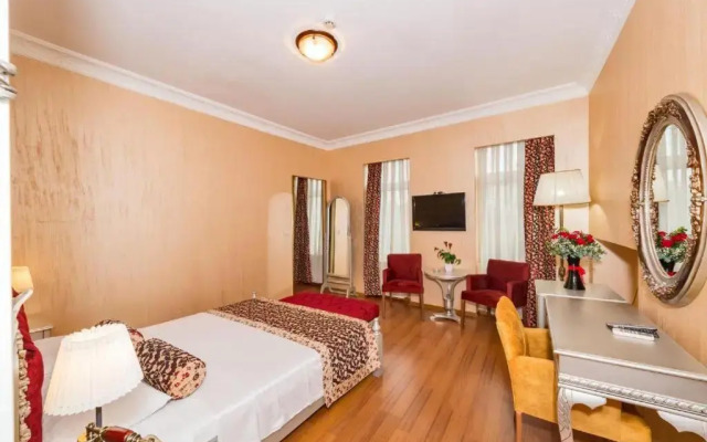 Santa Hill Hotel