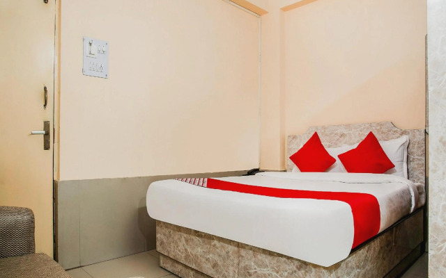 Flagship 75604 Hotel Embassy Exhibition Rd