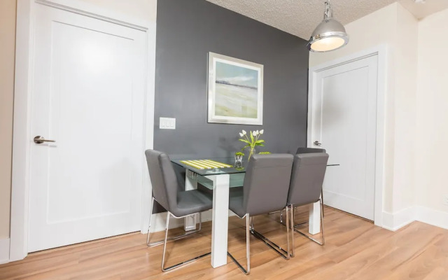 Applewood Suites - Front Street West
