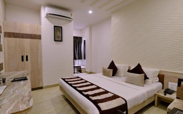 OYO Flagship 23530 Smriti Star Hotel