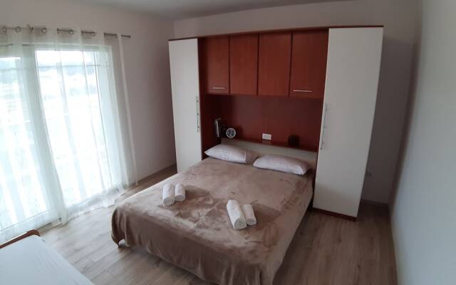 Apartments and Rooms Viskic