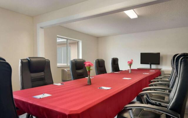 Baymont Inn & Suites by Wyndham Swanton/Toledo Airport