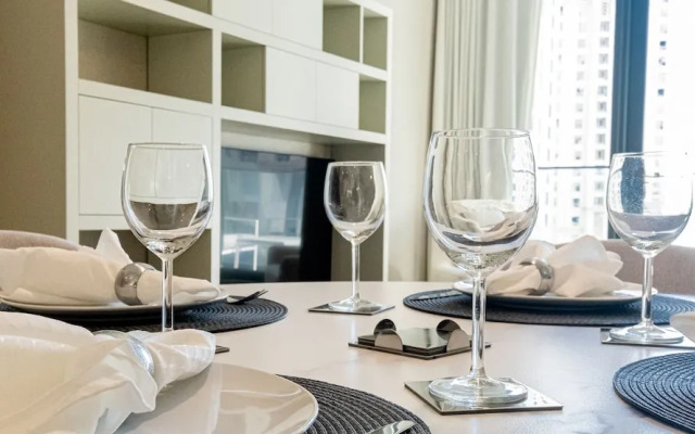 LUX Contemporary Suite Marina View 4