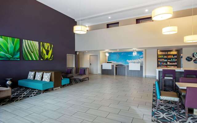 La Quinta Inn & Suites by Wyndham Las Vegas Nellis