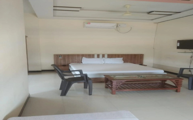 Capital O 82220 Athitya Resort
