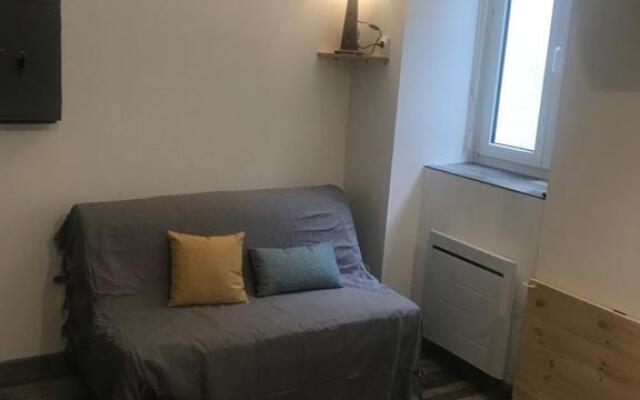 Joli Studio Entierement Renove