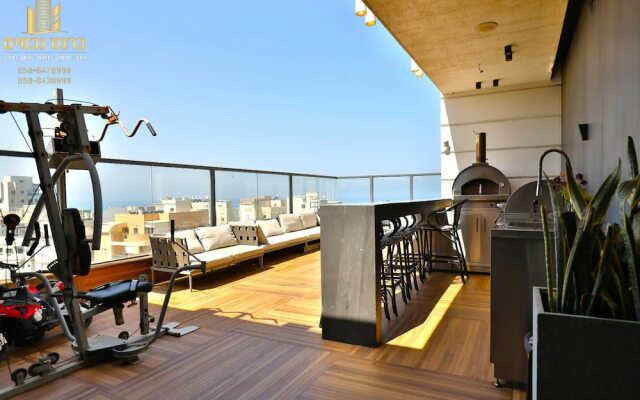 Deluxe  Beachfront 3BR Penthouse