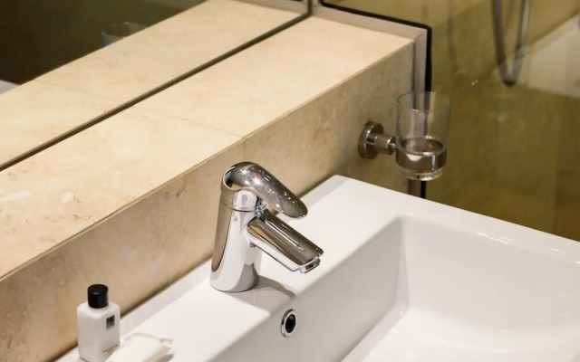 Hillhouse Penthouse 7th Floor