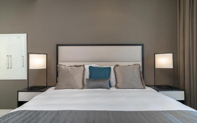 HiGuests - Elegant Studio with Pool and Private Balcony