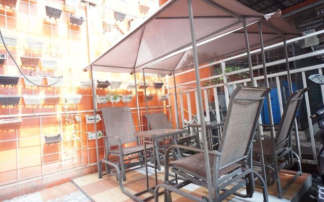 OYO 93003 B32 Homestay