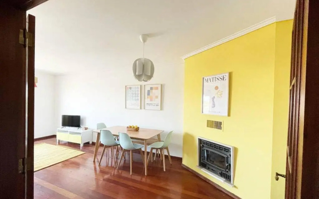 Yellow House Aveiro Free Netflix and garage