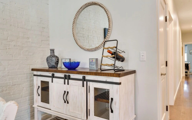 Walk to Downtown: Cozy Lenoir Apartment!