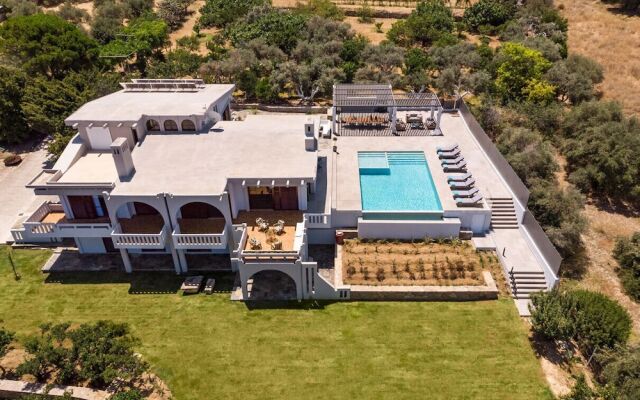 Azatis Luxury Villa