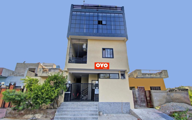 OYO Flagship 70066 Hotel Green Apple