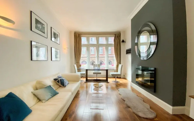 Suitely Trafalgar Square Luxury Apartment