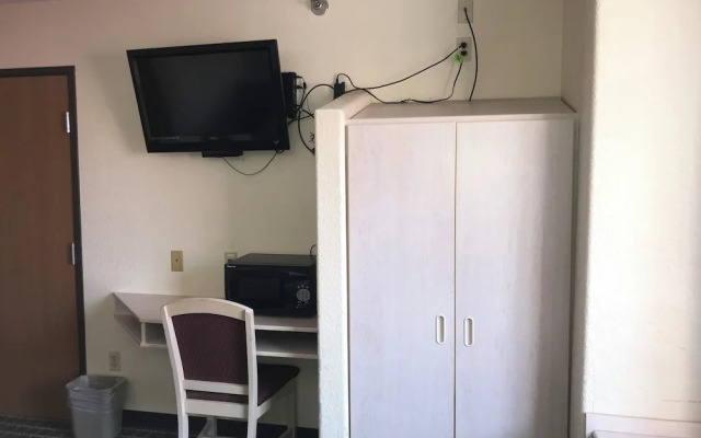 Chadron Inn & Suites