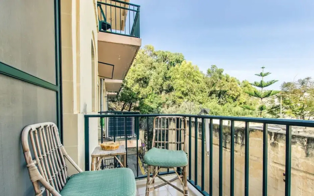 Retro Designer Homelike Apartment - Close to Beach