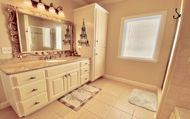 1 Driftwood 4 Bedroom Home by Redawning