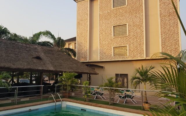 Solochus Hotel & Suites