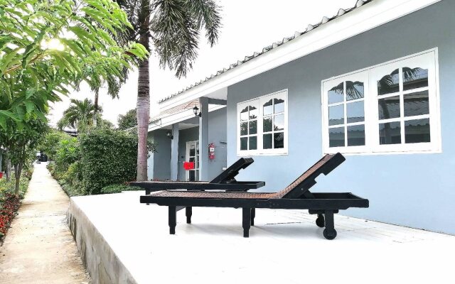 1715 House - White Rhino