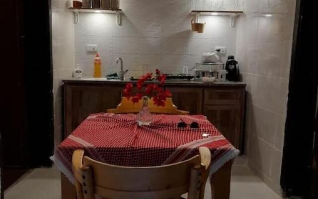 Cozy 2 bedrooms apartment in Jabal Lwebdeh