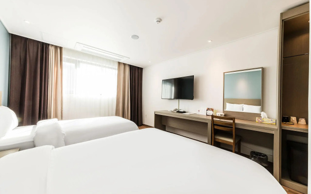 Sea & Moon Tourist Hotel