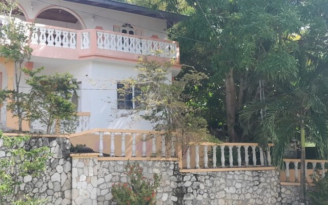 The Cozy Family Inn Guesthouse