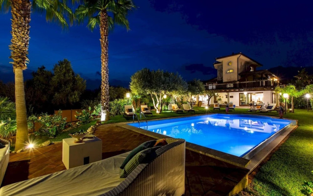 Giardini-naxos Beautiful Villa With Pool