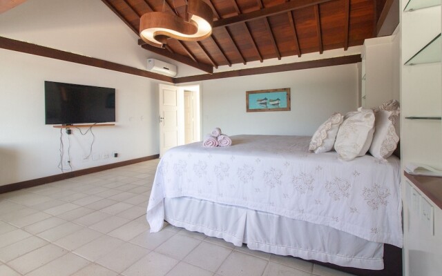 Mansão Pé na Areia Ferradura com 4Suítes