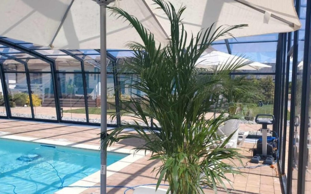 Holiday Homes With Pool and Jacuzzi