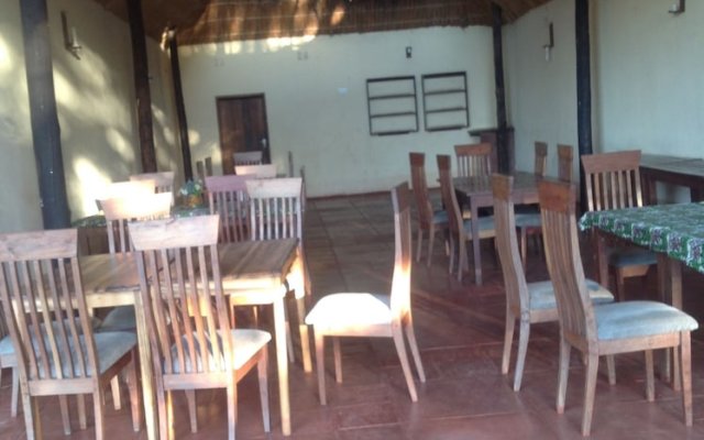 Livingstone Guest Farm - Hostel
