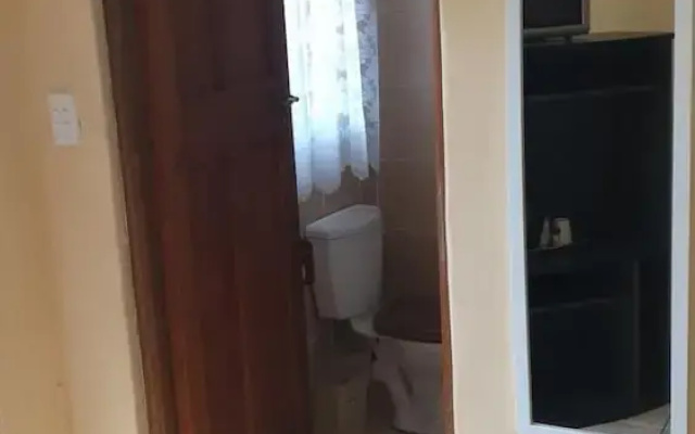 Spacious Double Room in Lovely Guesthouse