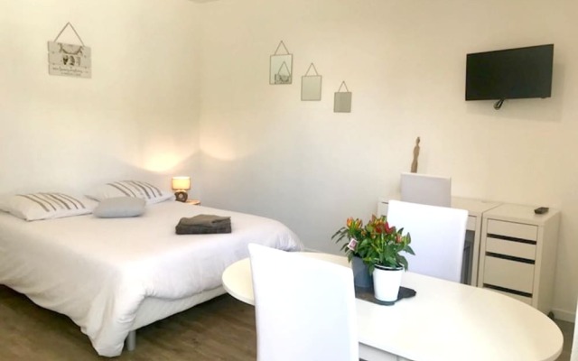 Studio in Rennes, With Enclosed Garden and Wifi