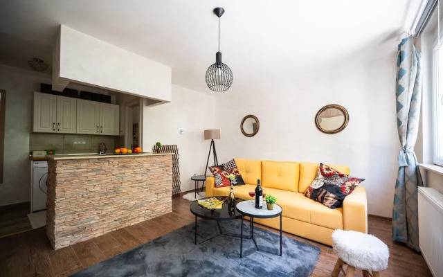 Design Studio Apartment Near the Center