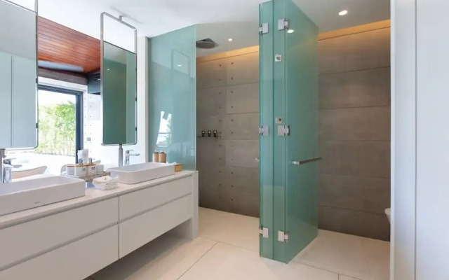 Gamay 3-bedroom Villa With Beach Access