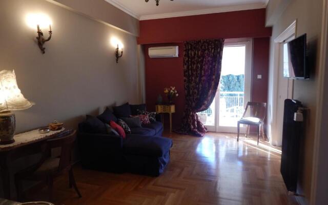 Athens-Plaka, Peter’s beautiful apartment in Temple of Zeus