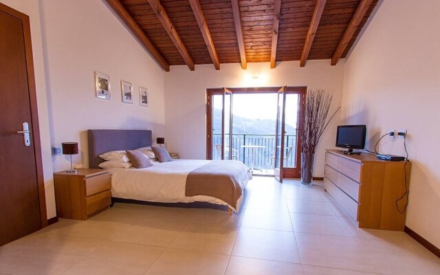 Family Friendly Italian Lakes 3 Bedroom Villa With Wifi, Bbq, Lake Views, Games Console