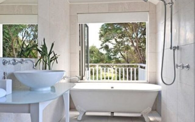 970 Lonely Bay Lodge