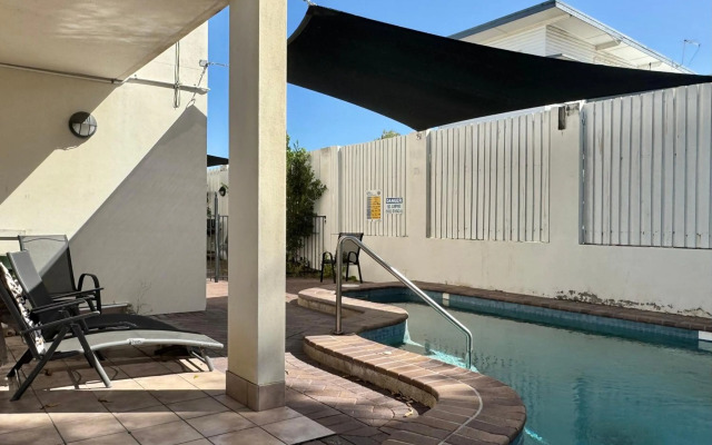 Townsville Lighthouse - 3/103 Strand