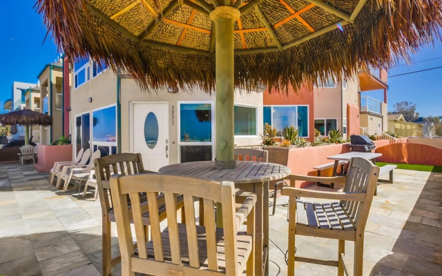 Ocean Front Walk Apartment #44783